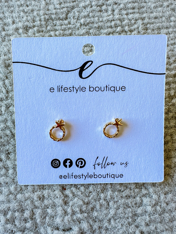 Molly Star Circle Stud Earrings in Gold