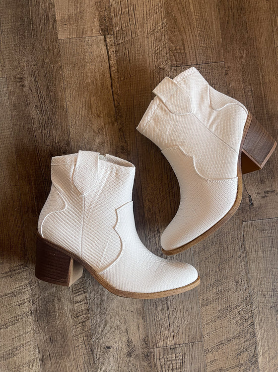 Egypt Western Booties In White
