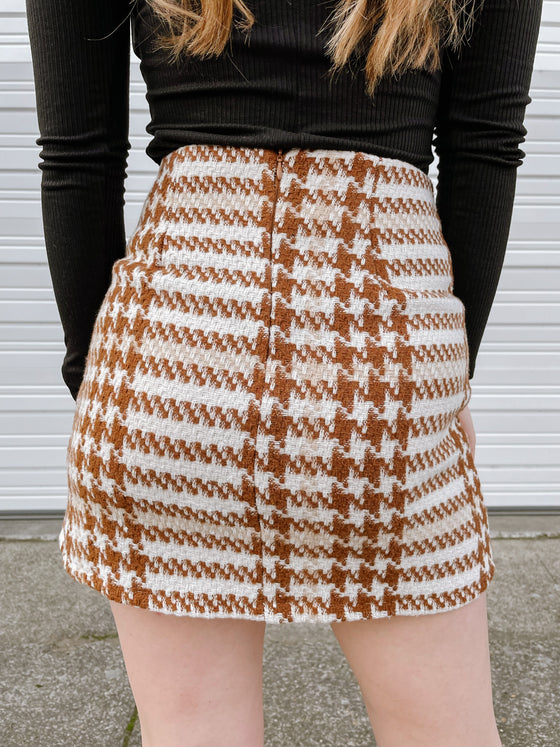 Aspen Houndstooth Short Skirt